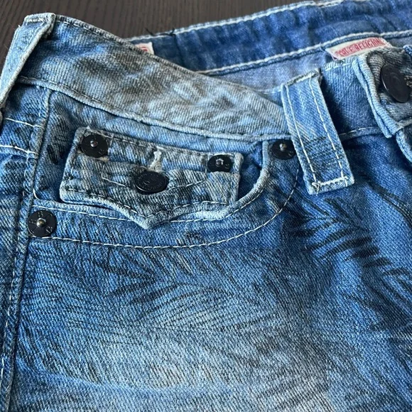 True Religion Shorts - Picture 7 of 8